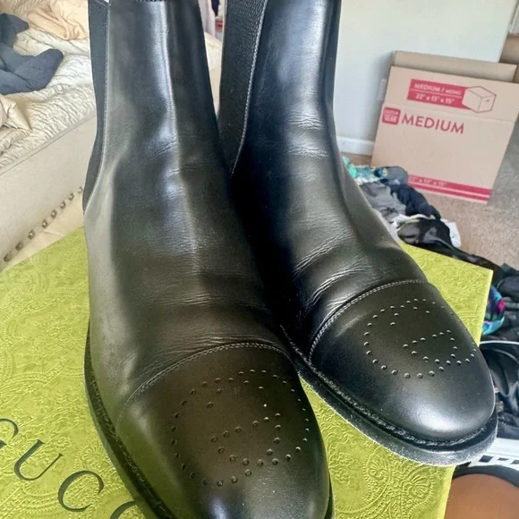 Gucci | Shoes | Gucci Black Leather Chelsea Boots Size 9  display picture 1